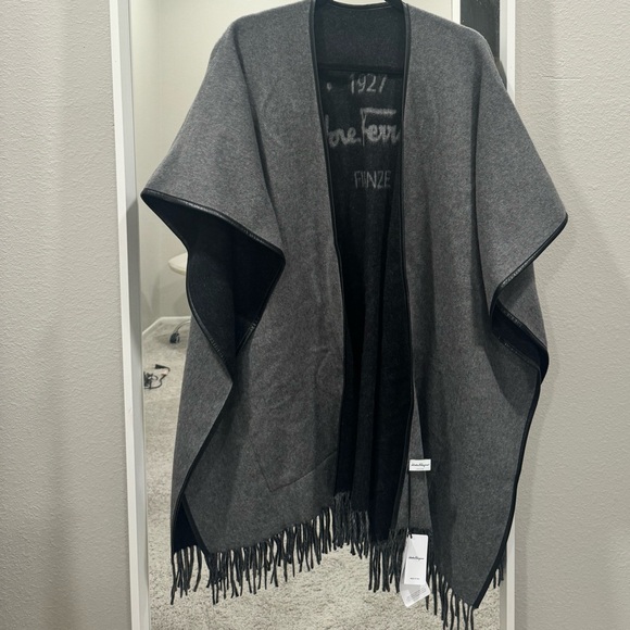 Salvatore Ferragamo Reversible Cashmere Cape - Picture 4 of 8